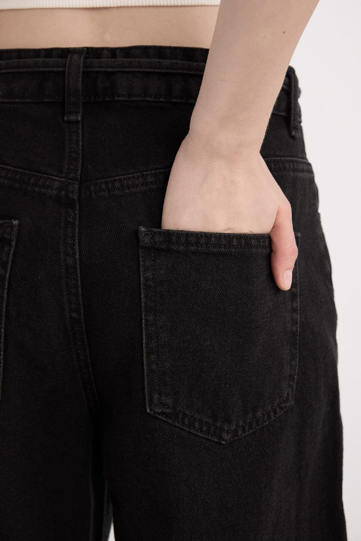 Wide Leg Geniş Bol Paça Bağcıklı Bel Cepli Uzun Jean Pantolon D5522AX24WN Wide Leg Geniş Bol Paça Bağcıklı Bel Cepli Uzun Jean Pantolon D5522AX24WN