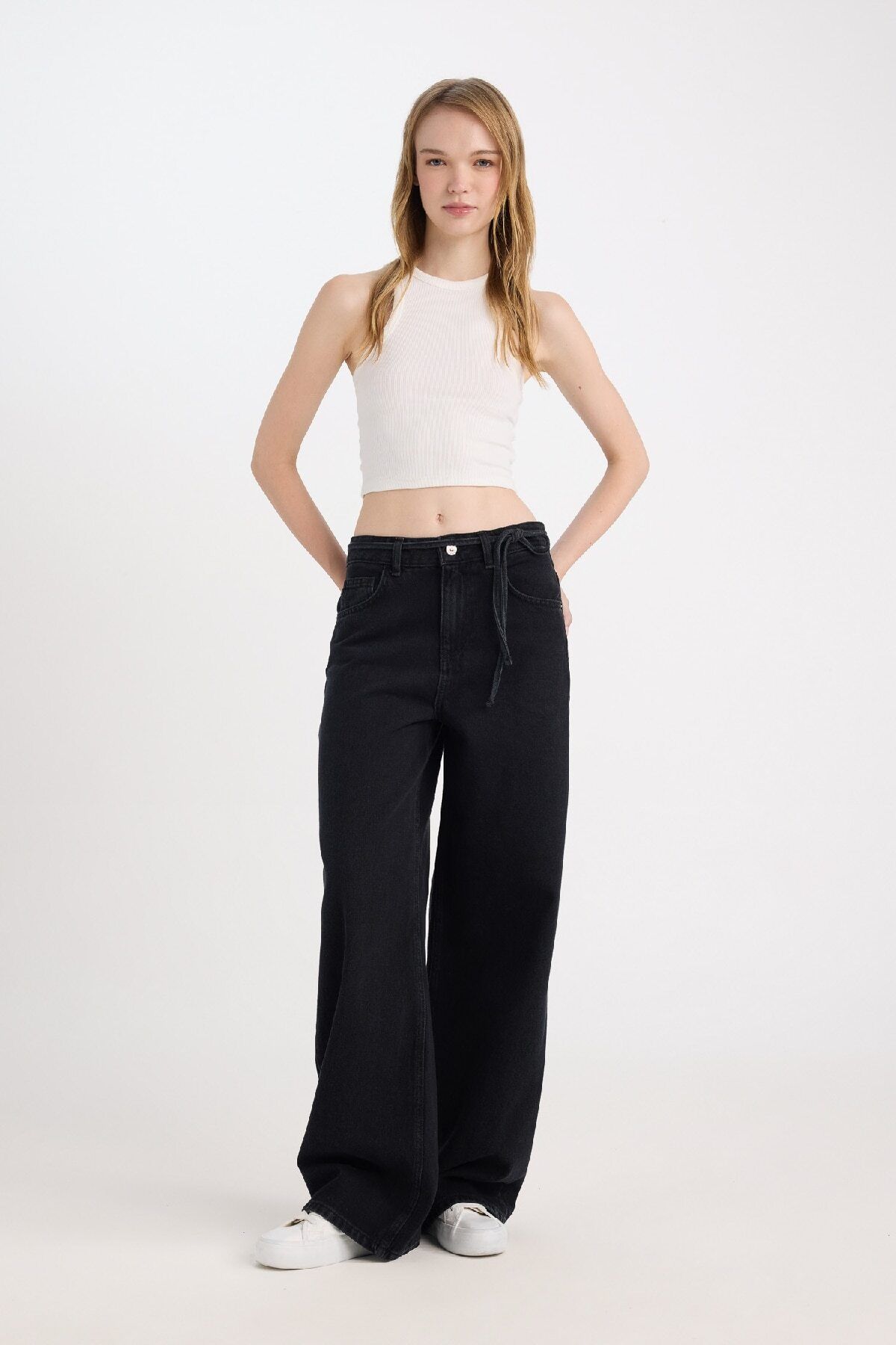 Wide Leg Geniş Bol Paça Bağcıklı Bel Cepli Uzun Jean Pantolon D5522AX24WN Wide Leg Geniş Bol Paça Bağcıklı Bel Cepli Uzun Jean Pantolon D5522AX24WN