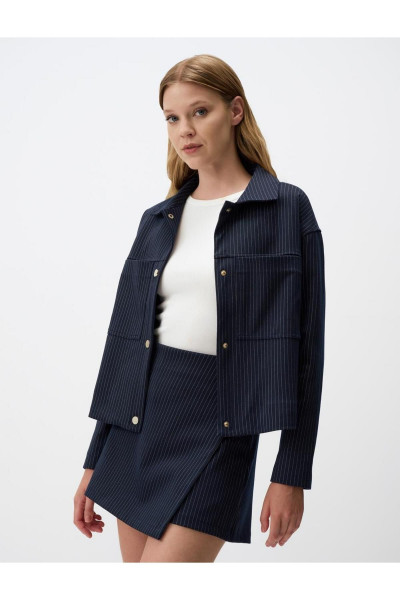 Lacivert Çizgi Desenli Yırtmaç Detaylı Şort Etek Lacivert Çizgi Desenli Yırtmaç Detaylı Şort Etek