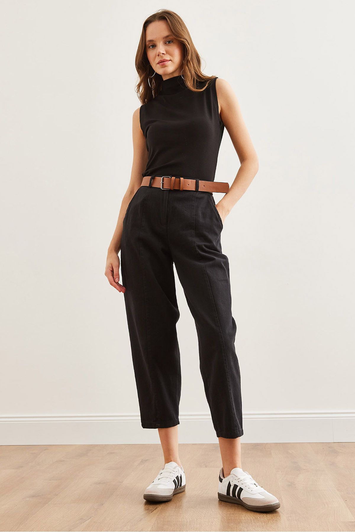 Kadın Siyah Kemerli Dikiş Detaylı Baggy Gabardin Pantolon PNT-19000292 Kadın Siyah Kemerli Dikiş Detaylı Baggy Gabardin Pantolon PNT-19000292