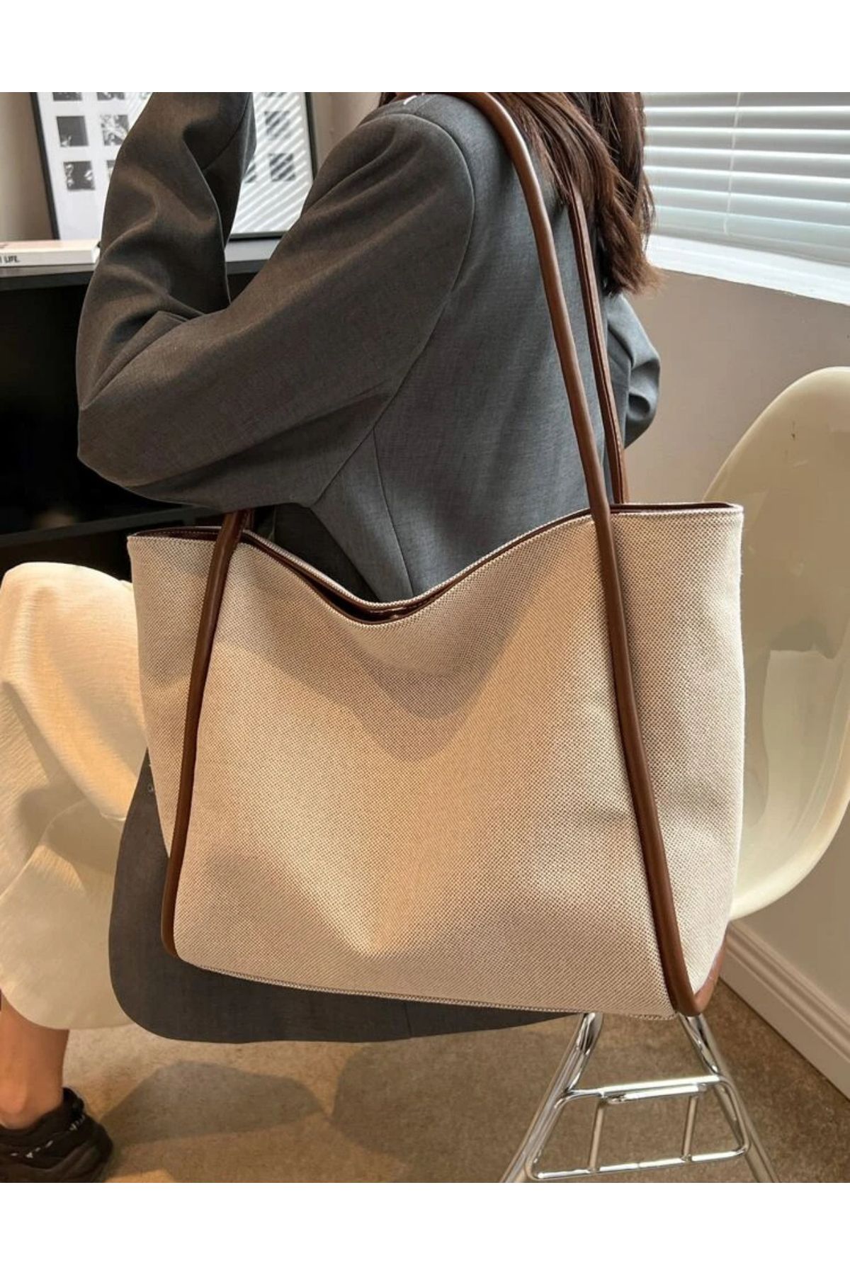 Taba Detaylı Askılı Kanvas Omuz Çantası Taba Detaylı Askılı Kanvas Omuz Çantası