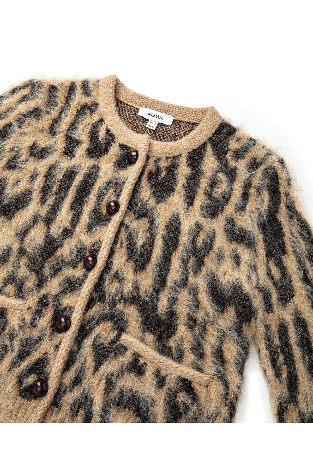 Leopar jakarlı hırka Leopar jakarlı hırka