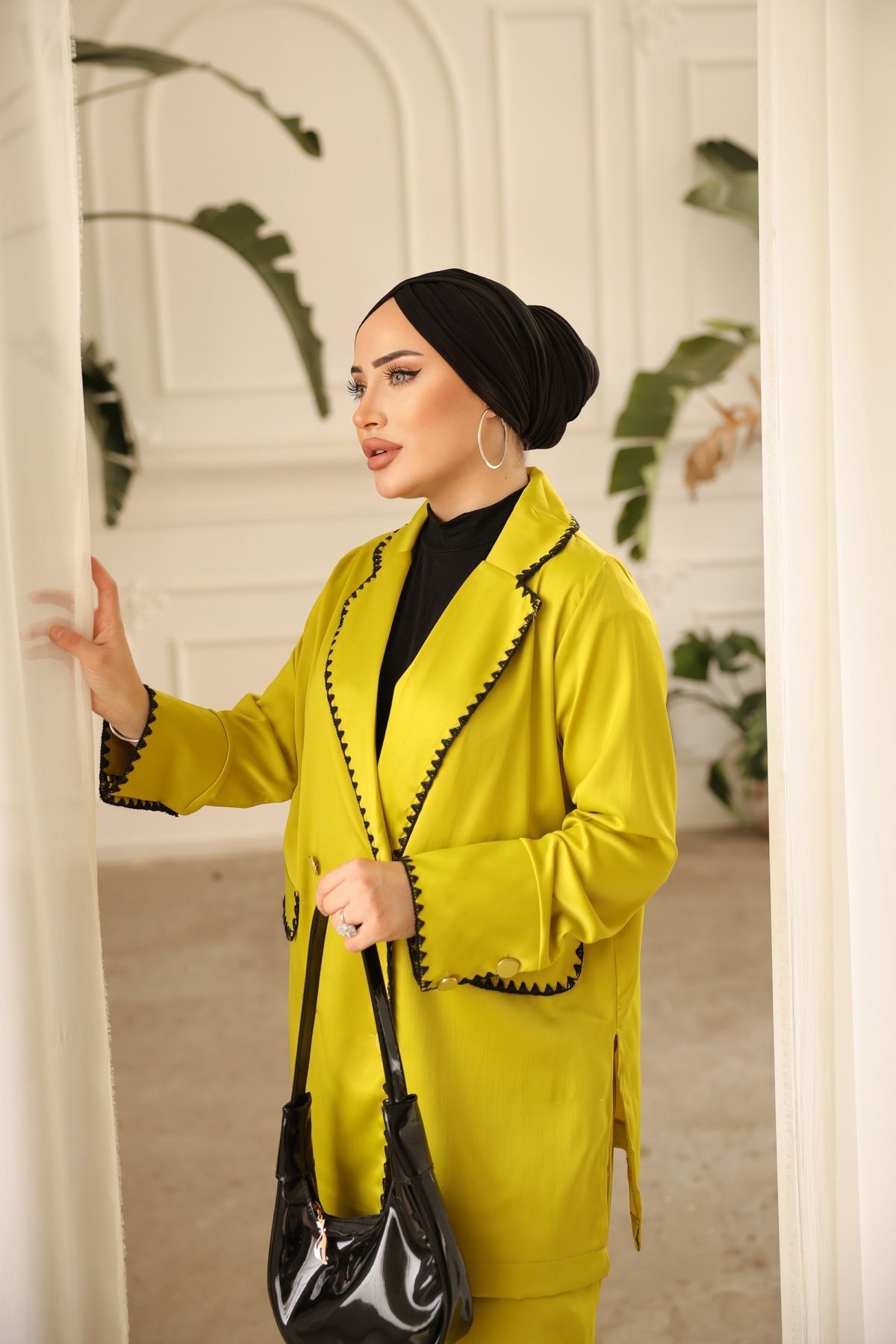 Kontur Baskı Detaylı Şık Ve Modern Kadın Tesettür Takımı Kontur Baskı Detaylı Şık Ve Modern Kadın Tesettür Takımı