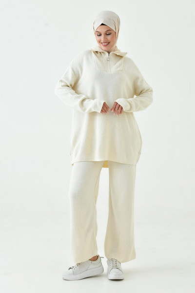 Triko Kumaş Oversize Krem Kazak ve Yüksek Bel Pantolon Alt Üst Modest Tesettür Triko Takım 7000 Triko Kumaş Oversize Krem Kazak ve Yüksek Bel Pantolon Alt Üst Modest Tesettür Triko Takım 7000