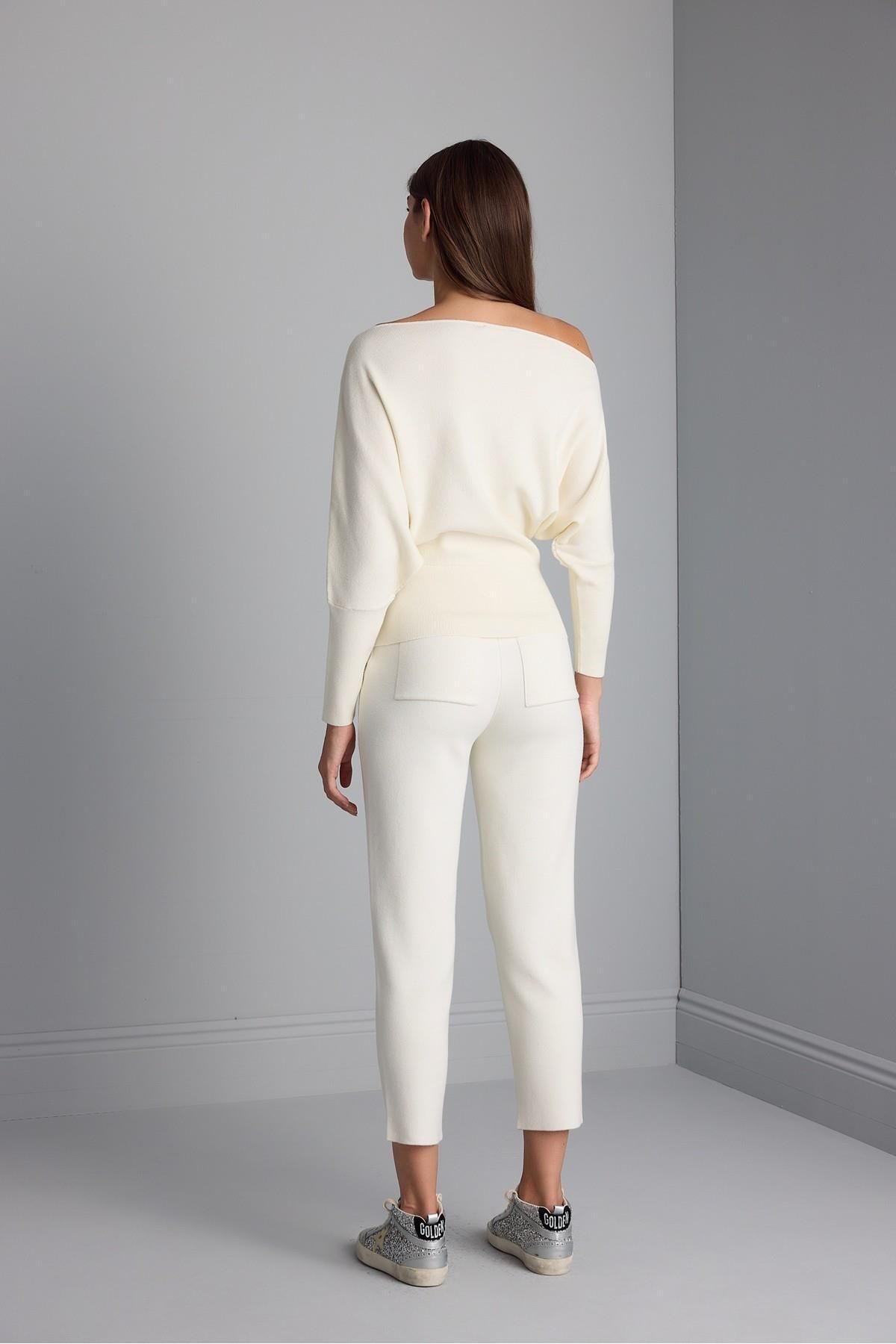 Taş Baskılı Kayık Yaka Ekru Triko Bluz Taş Baskılı Kayık Yaka Ekru Triko Bluz