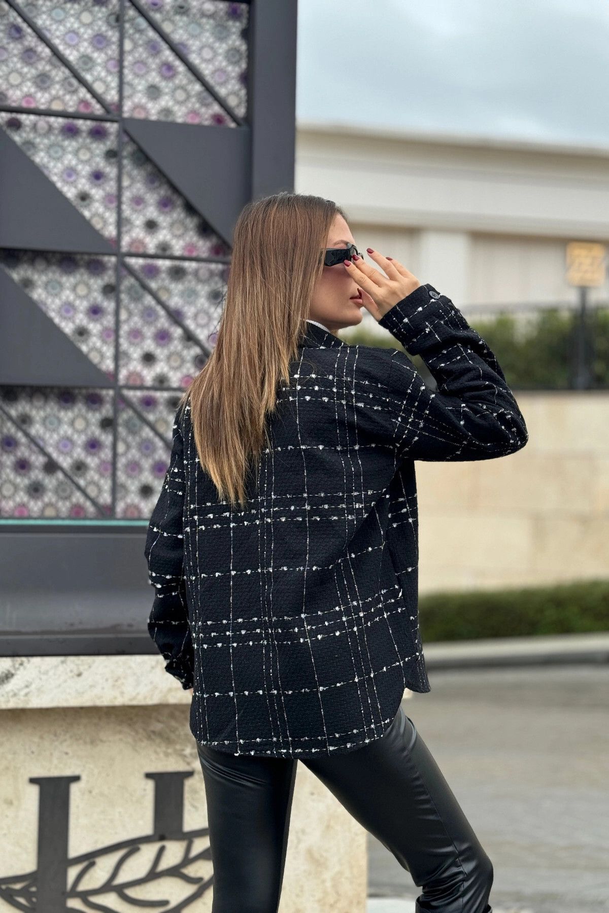 Kadın Siyah Ekose Tüvit Kumaş, Çift Cepli Uzun Salaş Gömlek Ceket Kadın Siyah Ekose Tüvit Kumaş, Çift Cepli Uzun Salaş Gömlek Ceket