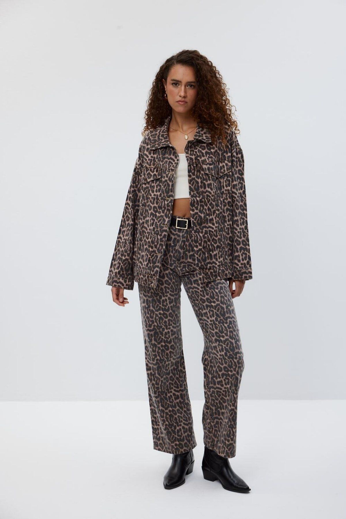 Leopar Desenli Geniş Paça Açık Kahverengi Kadın Kot Pantolon Leopar Desenli Geniş Paça Açık Kahverengi Kadın Kot Pantolon