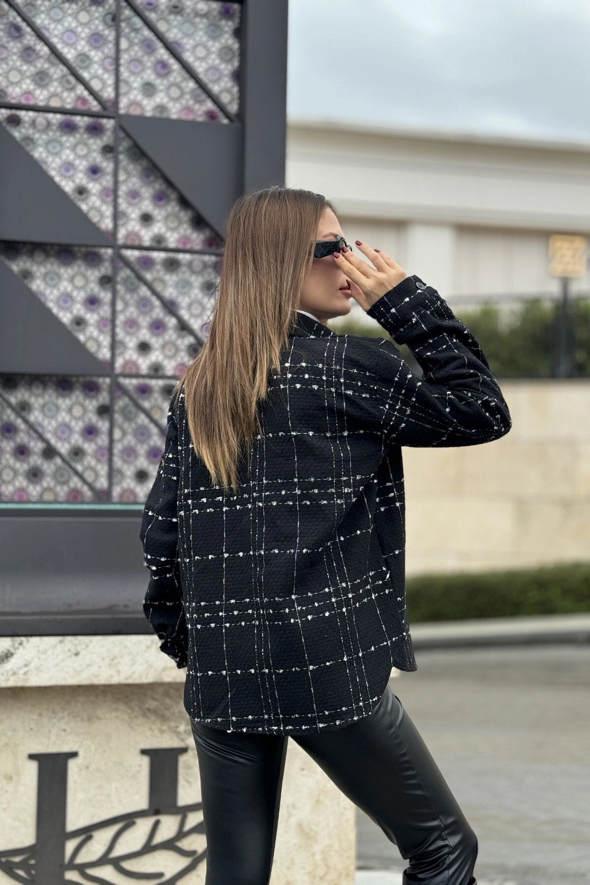 Kadın Siyah Ekose Tüvit Kumaş, Çift Cepli Uzun Salaş Gömlek Ceket Kadın Siyah Ekose Tüvit Kumaş, Çift Cepli Uzun Salaş Gömlek Ceket