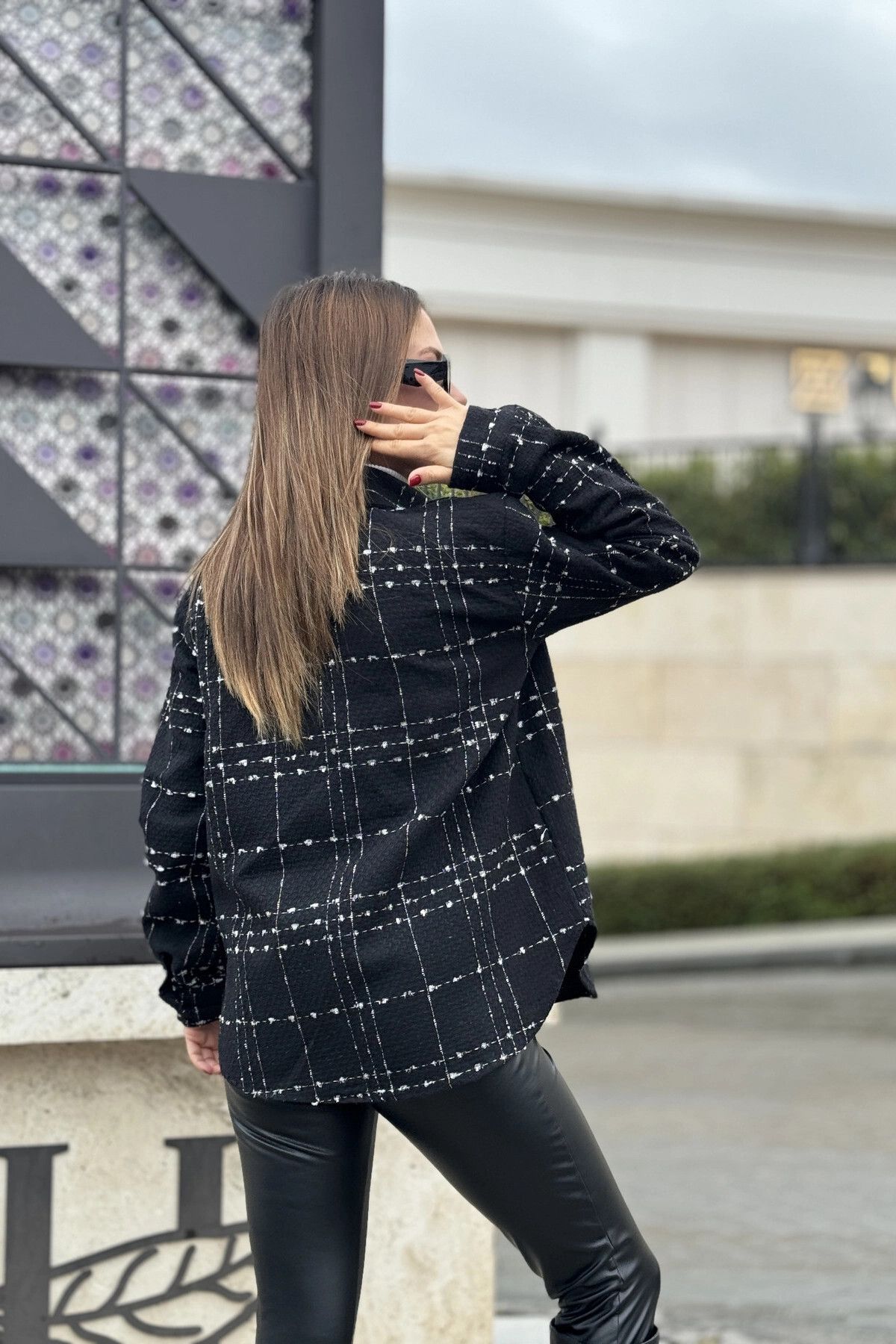 Kadın Siyah Ekose Tüvit Kumaş, Çift Cepli Uzun Salaş Gömlek Ceket Kadın Siyah Ekose Tüvit Kumaş, Çift Cepli Uzun Salaş Gömlek Ceket