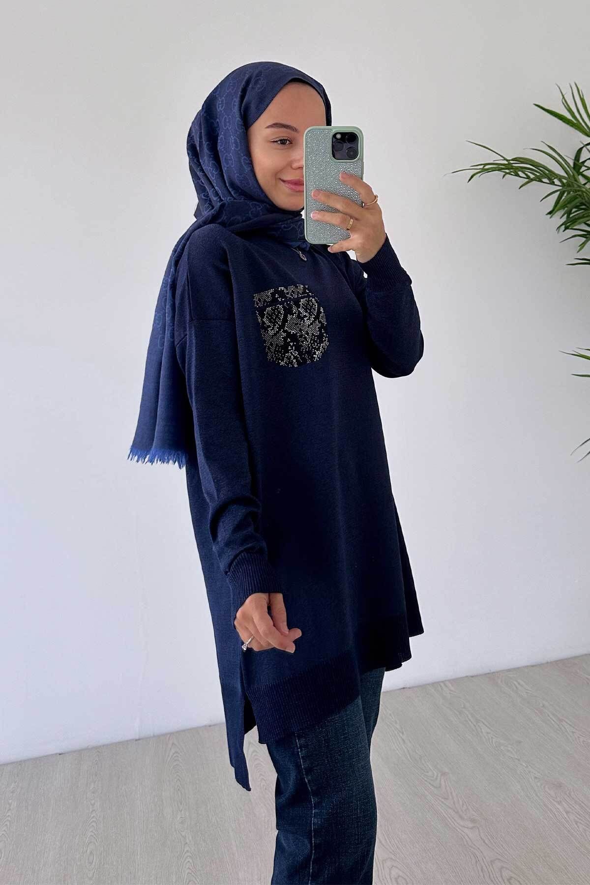 Taşlı Cep Merserize Tesettür Tunik - Lacivert Taşlı Cep Merserize Tesettür Tunik - Lacivert