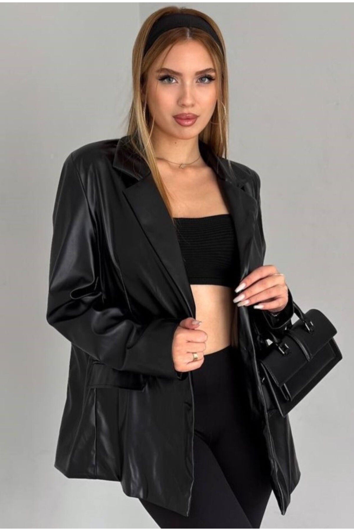 Siyah Gold Düğmeli Şardon Astarlı Kruvaze Yaka Blazer Deri Ceket 60 Cm Siyah Gold Düğmeli Şardon Astarlı Kruvaze Yaka Blazer Deri Ceket 60 Cm