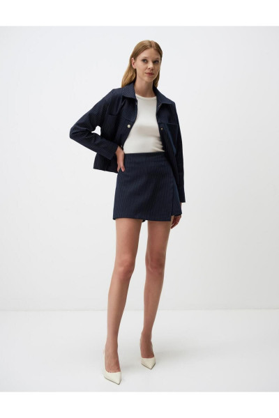 Lacivert Çizgi Desenli Yırtmaç Detaylı Şort Etek Lacivert Çizgi Desenli Yırtmaç Detaylı Şort Etek