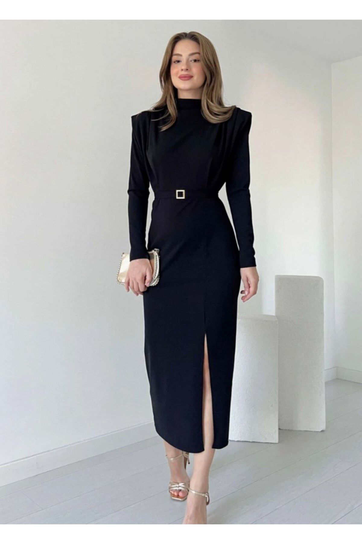 Kadın Vatkalı Gold Kemerli Siyah Yırtmaçlı Uzun Elbise Kadın Vatkalı Gold Kemerli Siyah Yırtmaçlı Uzun Elbise