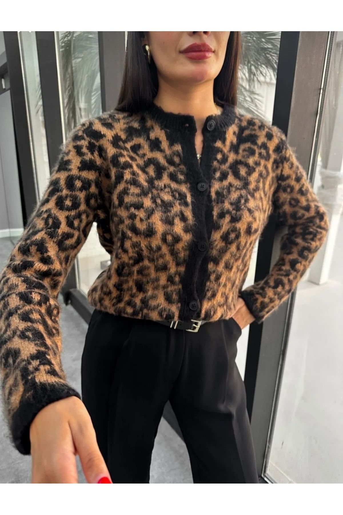 Leopar Desenli Yumoş Triko Hırka Leopar Desenli Yumoş Triko Hırka