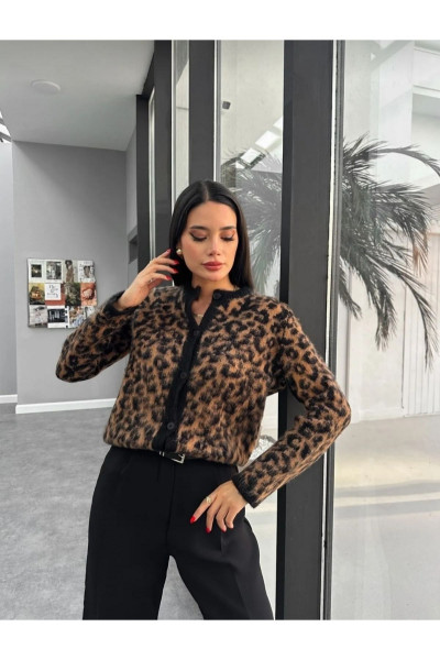 Leopar Desenli Yumoş Triko Hırka Leopar Desenli Yumoş Triko Hırka
