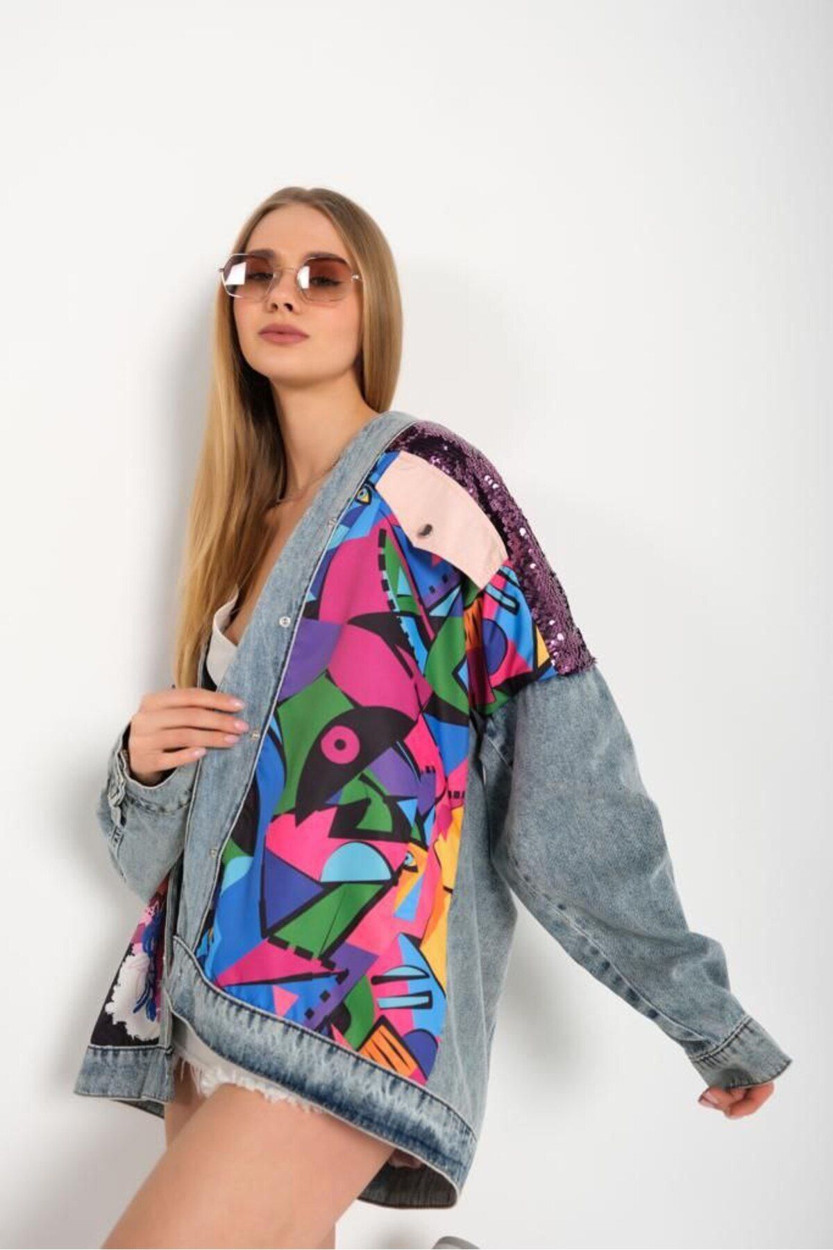 Kadın Payetli Pullu Rengarenk Desenli Saten Astarlı Tasarım Kot Denim Retro Ceket Kadın Payetli Pullu Rengarenk Desenli Saten Astarlı Tasarım Kot Denim Retro Ceket