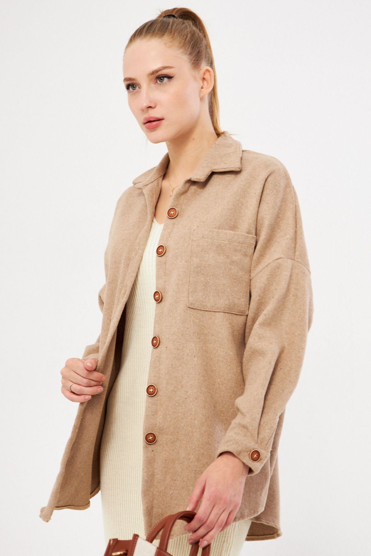 Kadın Vizon Oversize Kaşe Cepli Gömlek ARM-22Y001156 Kadın Vizon Oversize Kaşe Cepli Gömlek ARM-22Y001156