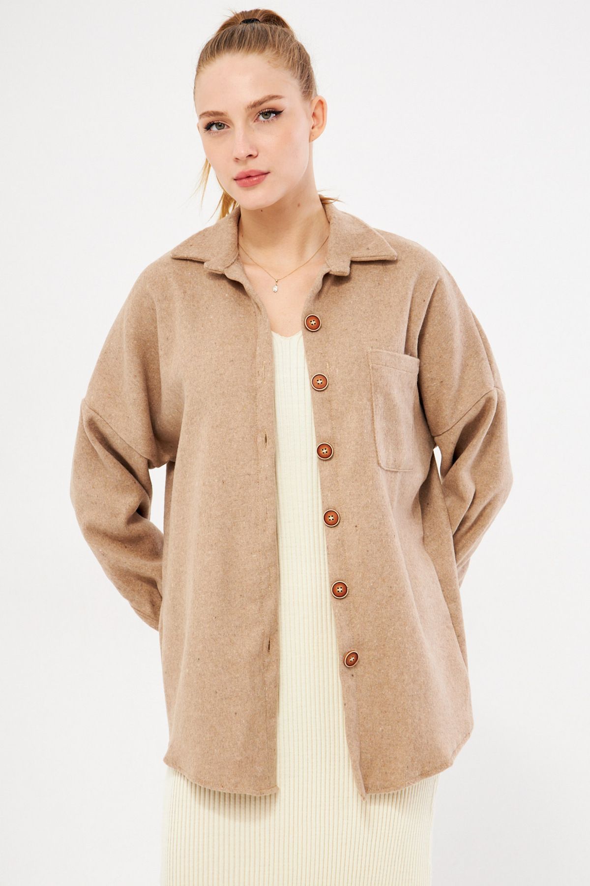Kadın Vizon Oversize Kaşe Cepli Gömlek ARM-22Y001156 Kadın Vizon Oversize Kaşe Cepli Gömlek ARM-22Y001156