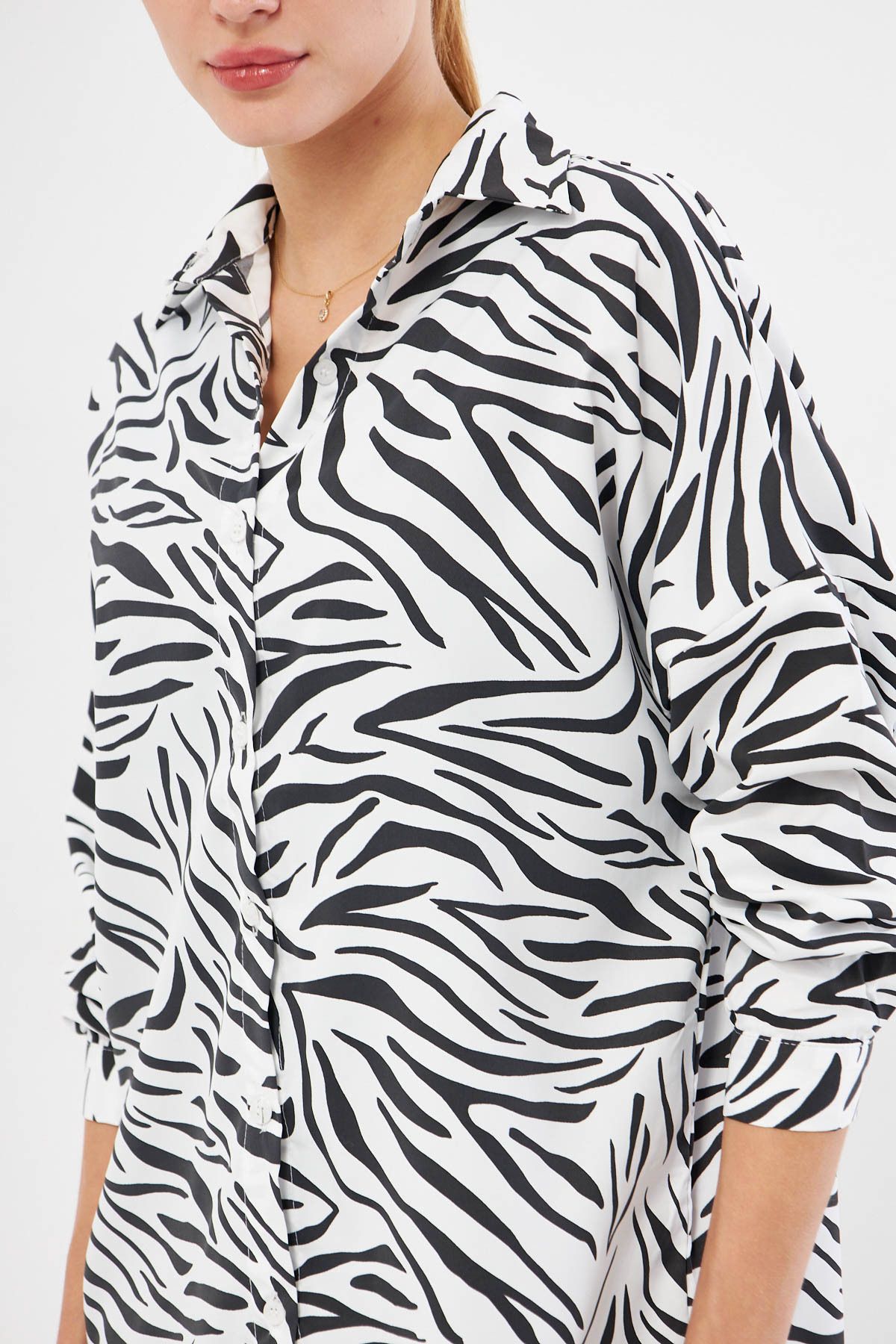 Kadın Siyah Zebra Desen Oversize Uzun Basic Gömlek Arm-22Y001145