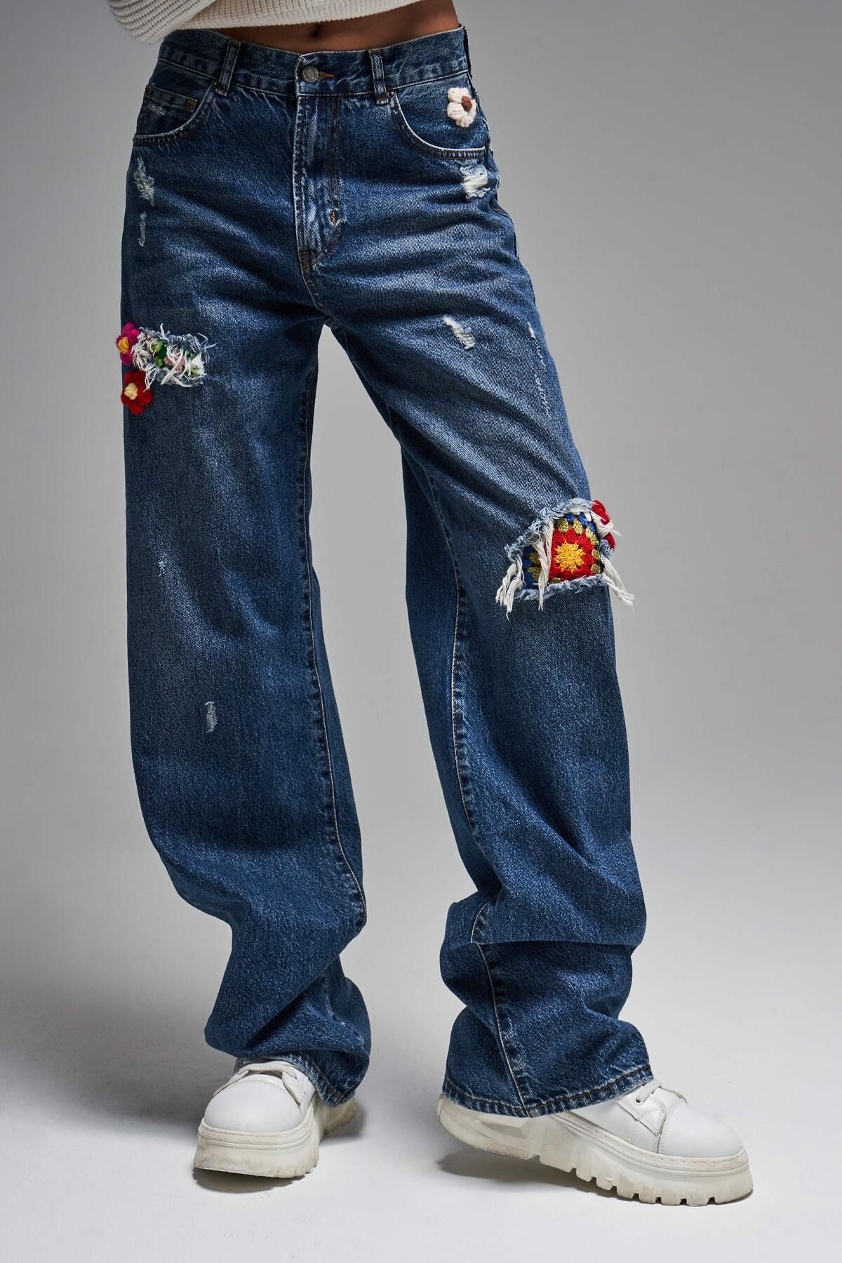 Kadın T.Kot Rengi Etnik Gül Desenli Loose Fit Tasarım Denim Kadın T.Kot Rengi Etnik Gül Desenli Loose Fit Tasarım Denim