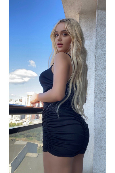 Siyah Göğüs Dekolteli Askılı Seksi Büzgülü Elbise Siyah Göğüs Dekolteli Askılı Seksi Büzgülü Elbise