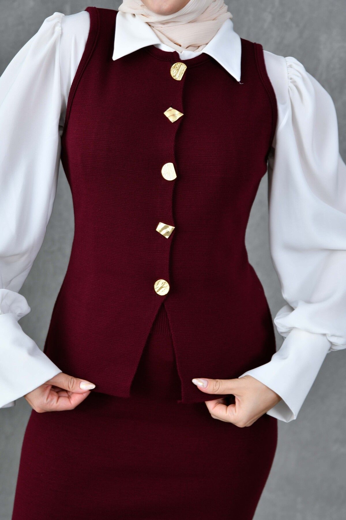 Modest Düğmeli Kolsuz Yelek ve Yüksek Bel Midi Boy Etek Alt Üst Bordo Triko Takım 5155 Modest Düğmeli Kolsuz Yelek ve Yüksek Bel Midi Boy Etek Alt Üst Bordo Triko Takım 5155