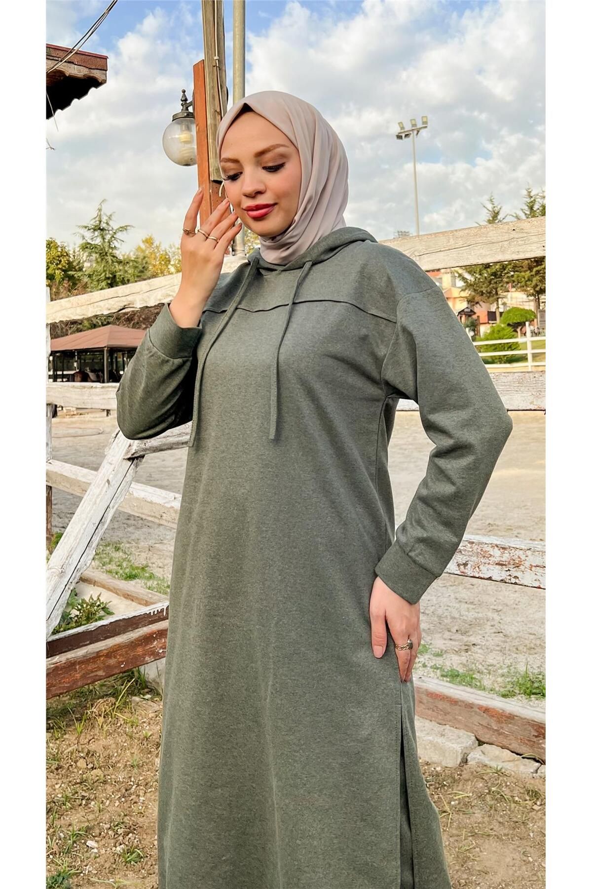 Uzun Tunik Kapşonlu Kenardan Yırtmaçlı Ikili Spor Takım - 03034.005 - Haki Uzun Tunik Kapşonlu Kenardan Yırtmaçlı Ikili Spor Takım - 03034.005 - Haki