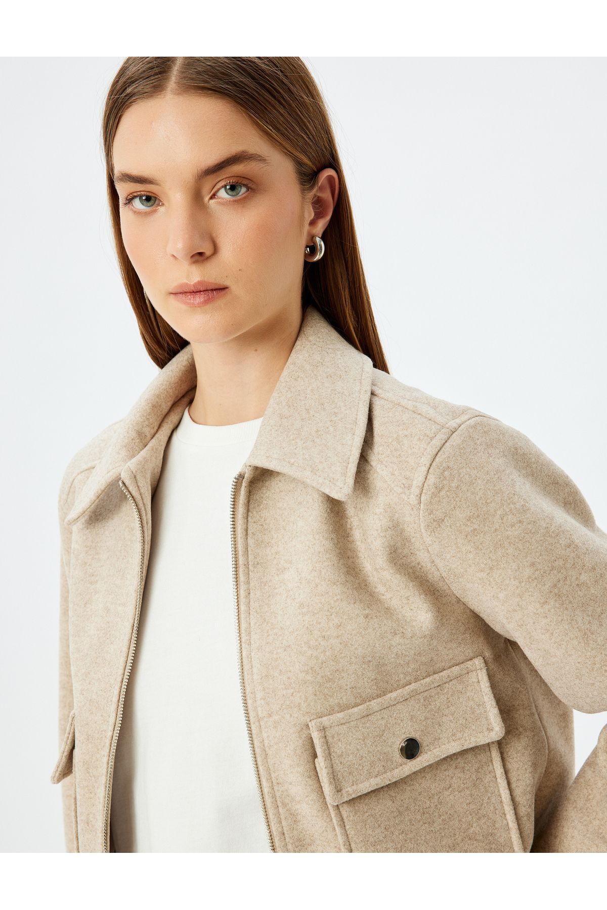 Kapaklı Cep Detaylı Rahat Kalıp Fermuarlı Kısa Kaşe Ceket Kapaklı Cep Detaylı Rahat Kalıp Fermuarlı Kısa Kaşe Ceket