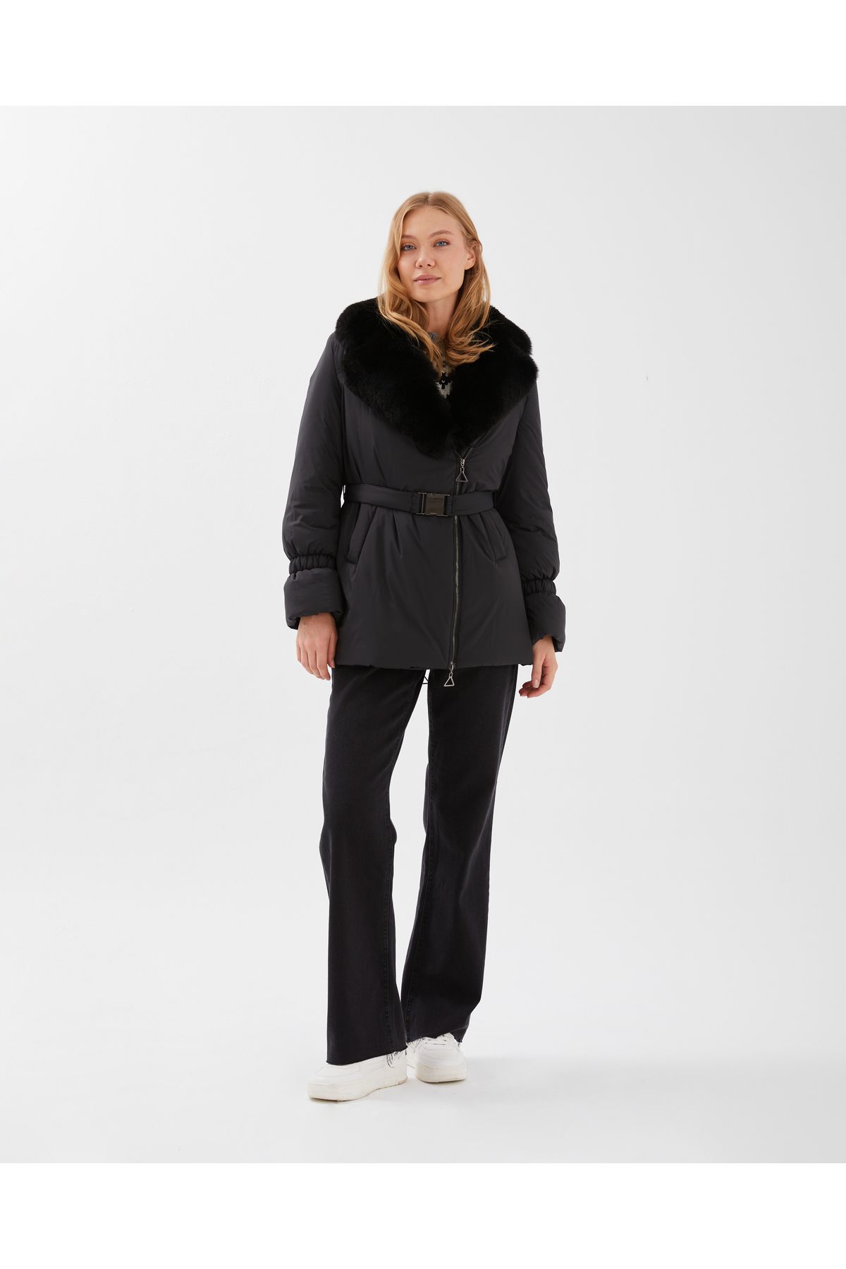 Siyah Puffer Mont Kisa Kürk Yakali Siyah Puffer Mont Kisa Kürk Yakali