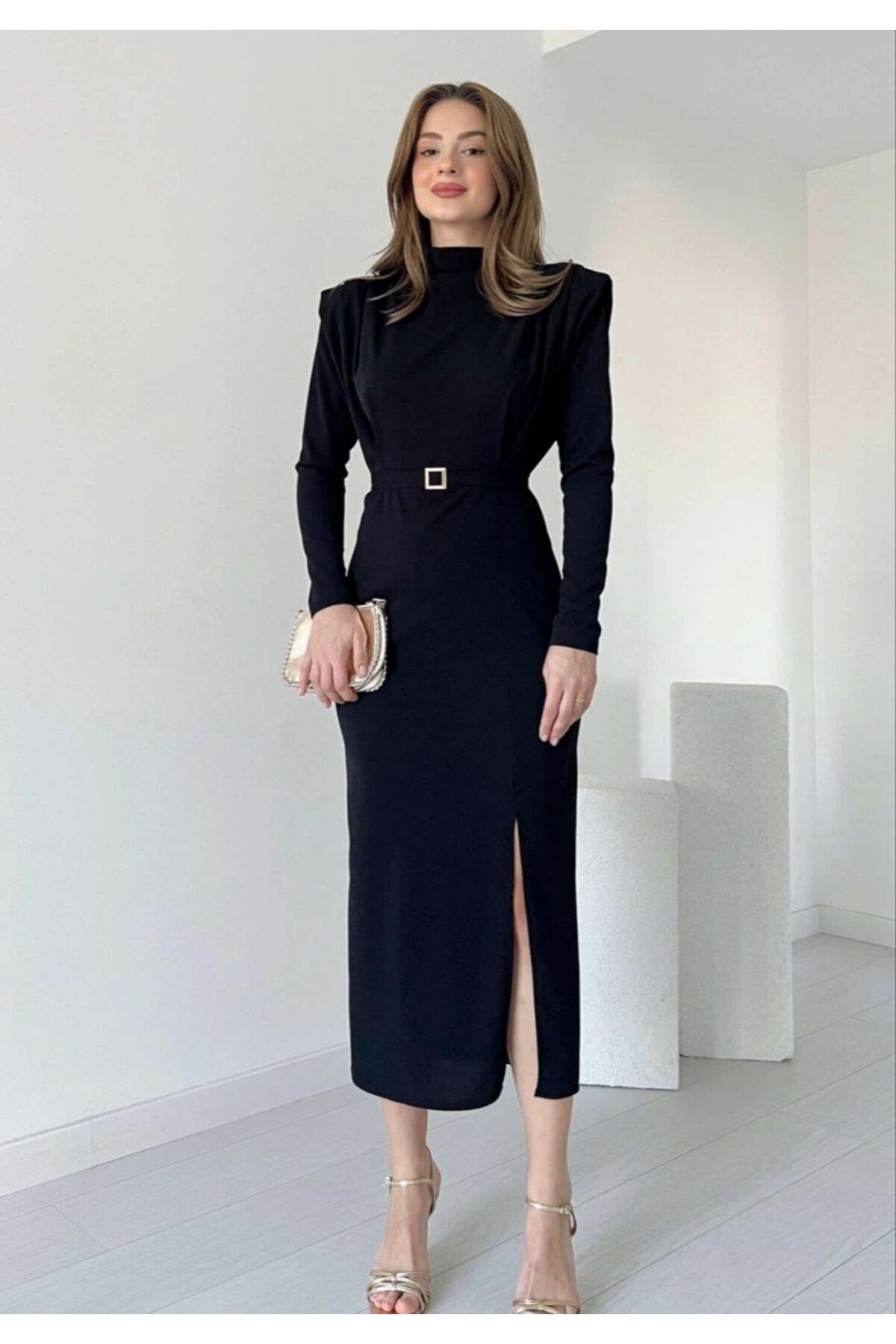 Kadın Vatkalı Gold Kemerli Siyah Yırtmaçlı Uzun Elbise Kadın Vatkalı Gold Kemerli Siyah Yırtmaçlı Uzun Elbise