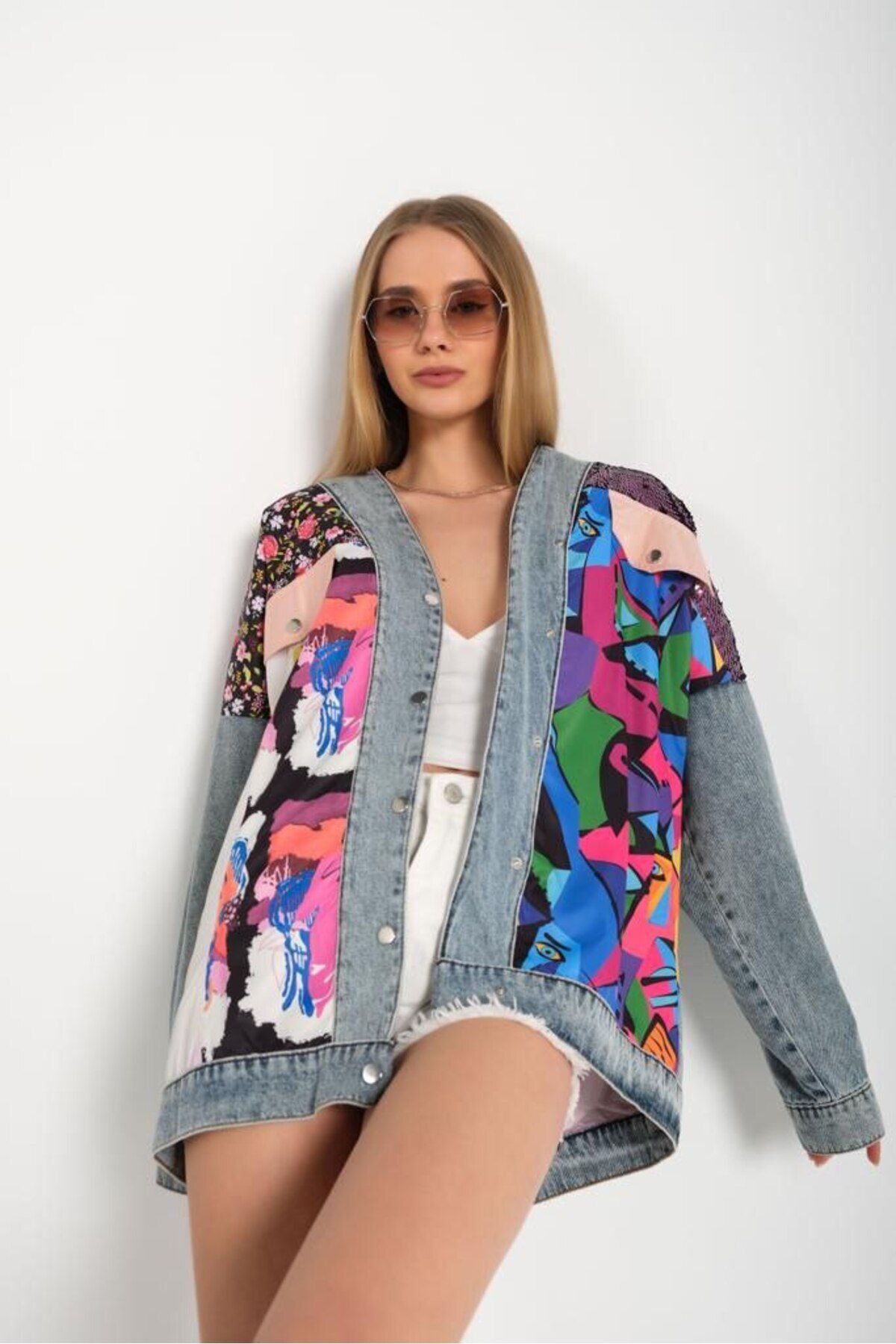 Kadın Payetli Pullu Rengarenk Desenli Saten Astarlı Tasarım Kot Denim Retro Ceket Kadın Payetli Pullu Rengarenk Desenli Saten Astarlı Tasarım Kot Denim Retro Ceket