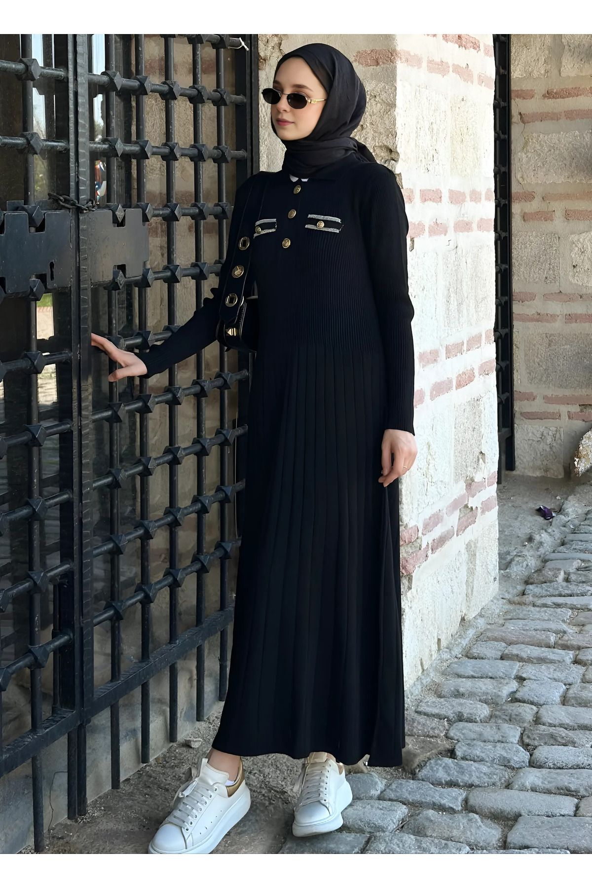 Polo Yaka Sim Detaylı Fitilli Triko Tesettür Elbise Polo Yaka Sim Detaylı Fitilli Triko Tesettür Elbise