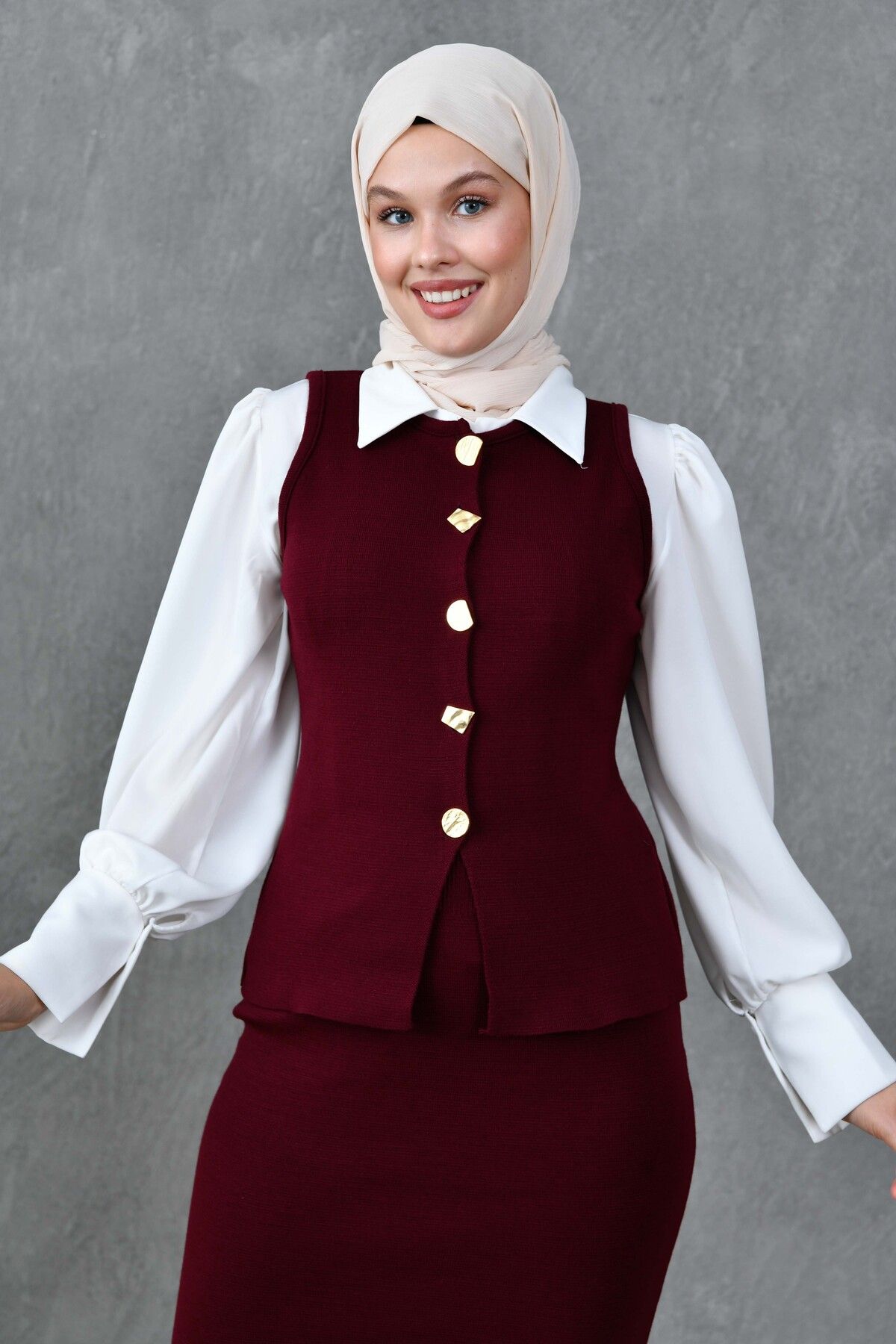 Modest Düğmeli Kolsuz Yelek ve Yüksek Bel Midi Boy Etek Alt Üst Bordo Triko Takım 5155 Modest Düğmeli Kolsuz Yelek ve Yüksek Bel Midi Boy Etek Alt Üst Bordo Triko Takım 5155