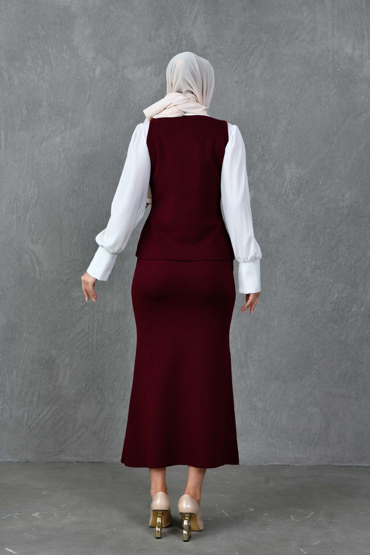 Modest Düğmeli Kolsuz Yelek ve Yüksek Bel Midi Boy Etek Alt Üst Bordo Triko Takım 5155 Modest Düğmeli Kolsuz Yelek ve Yüksek Bel Midi Boy Etek Alt Üst Bordo Triko Takım 5155