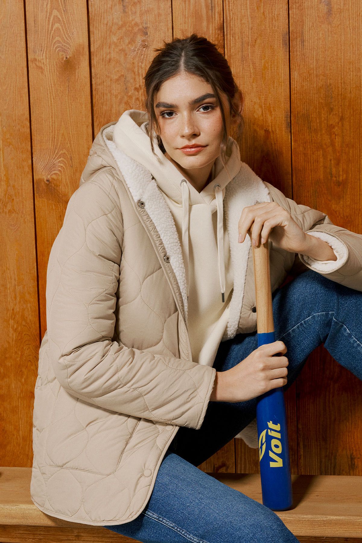 Loose Fit Rahat Kesim Kapüşonlu Çift Taraflı Sherpa Detaylı Kadın Bej Mont Loose Fit Rahat Kesim Kapüşonlu Çift Taraflı Sherpa Detaylı Kadın Bej Mont