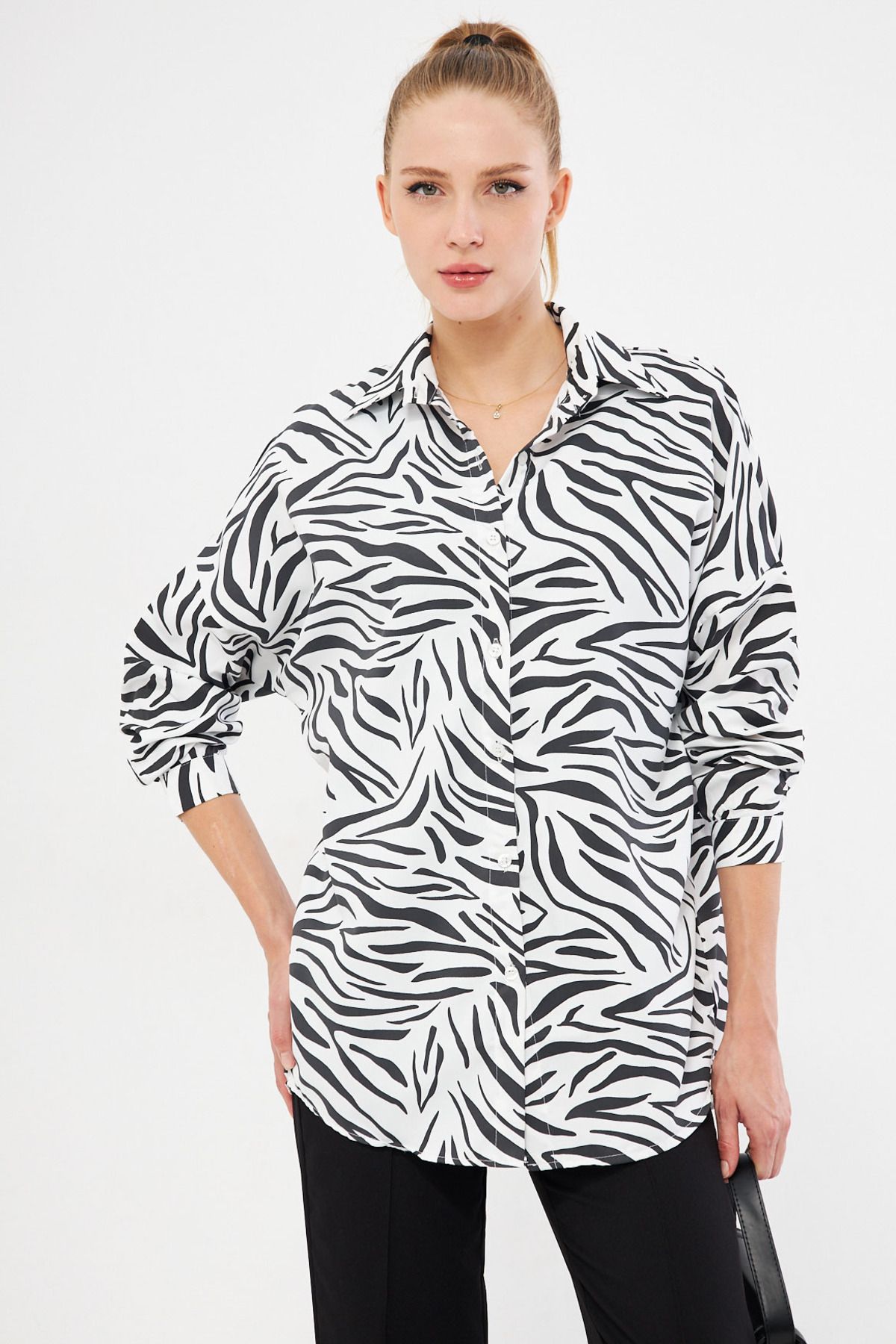 Kadın Siyah Zebra Desen Oversize Uzun Basic Gömlek Arm-22Y001145