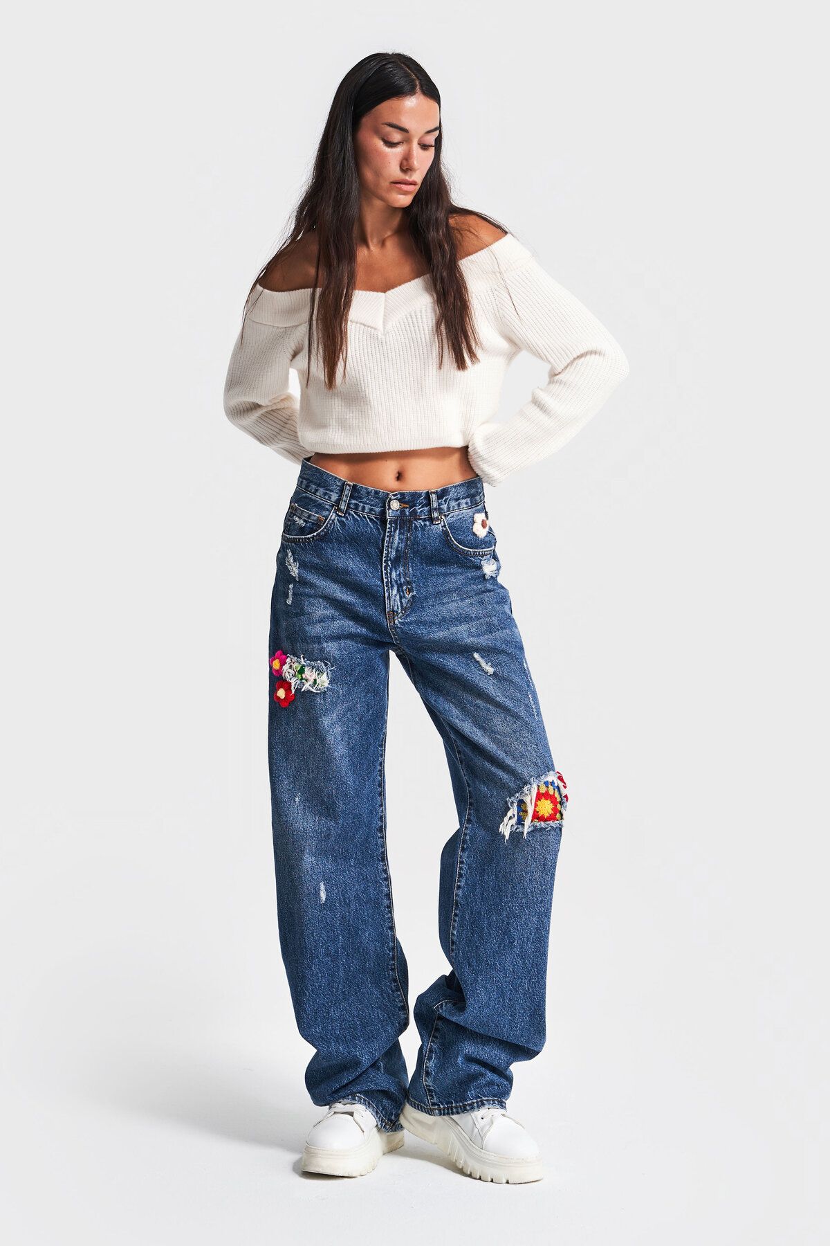 Kadın T.Kot Rengi Etnik Gül Desenli Loose Fit Tasarım Denim Kadın T.Kot Rengi Etnik Gül Desenli Loose Fit Tasarım Denim