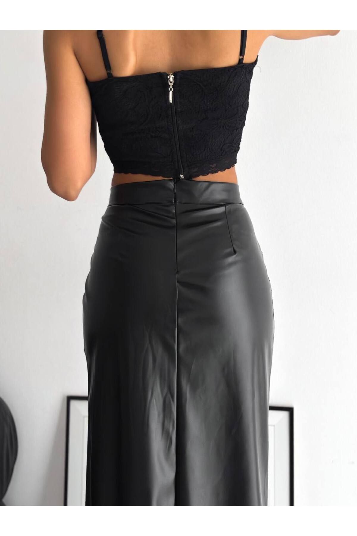 Siyah Mevsimlik Yırtmaçlı Beli Lastikli Pensli Uzun Deri Etek 90 Cm Siyah Mevsimlik Yırtmaçlı Beli Lastikli Pensli Uzun Deri Etek 90 Cm