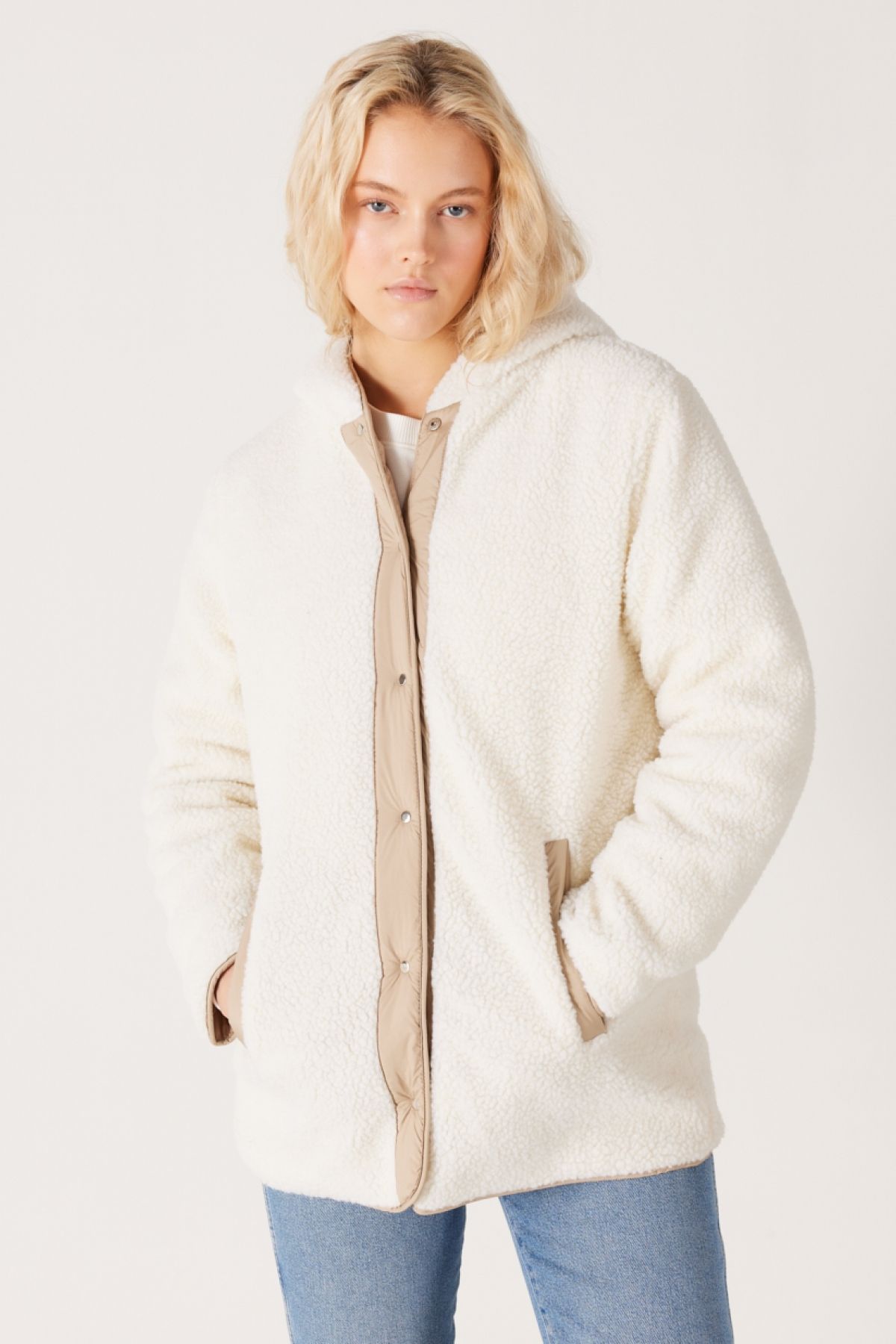 Loose Fit Rahat Kesim Kapüşonlu Çift Taraflı Sherpa Detaylı Kadın Bej Mont Loose Fit Rahat Kesim Kapüşonlu Çift Taraflı Sherpa Detaylı Kadın Bej Mont