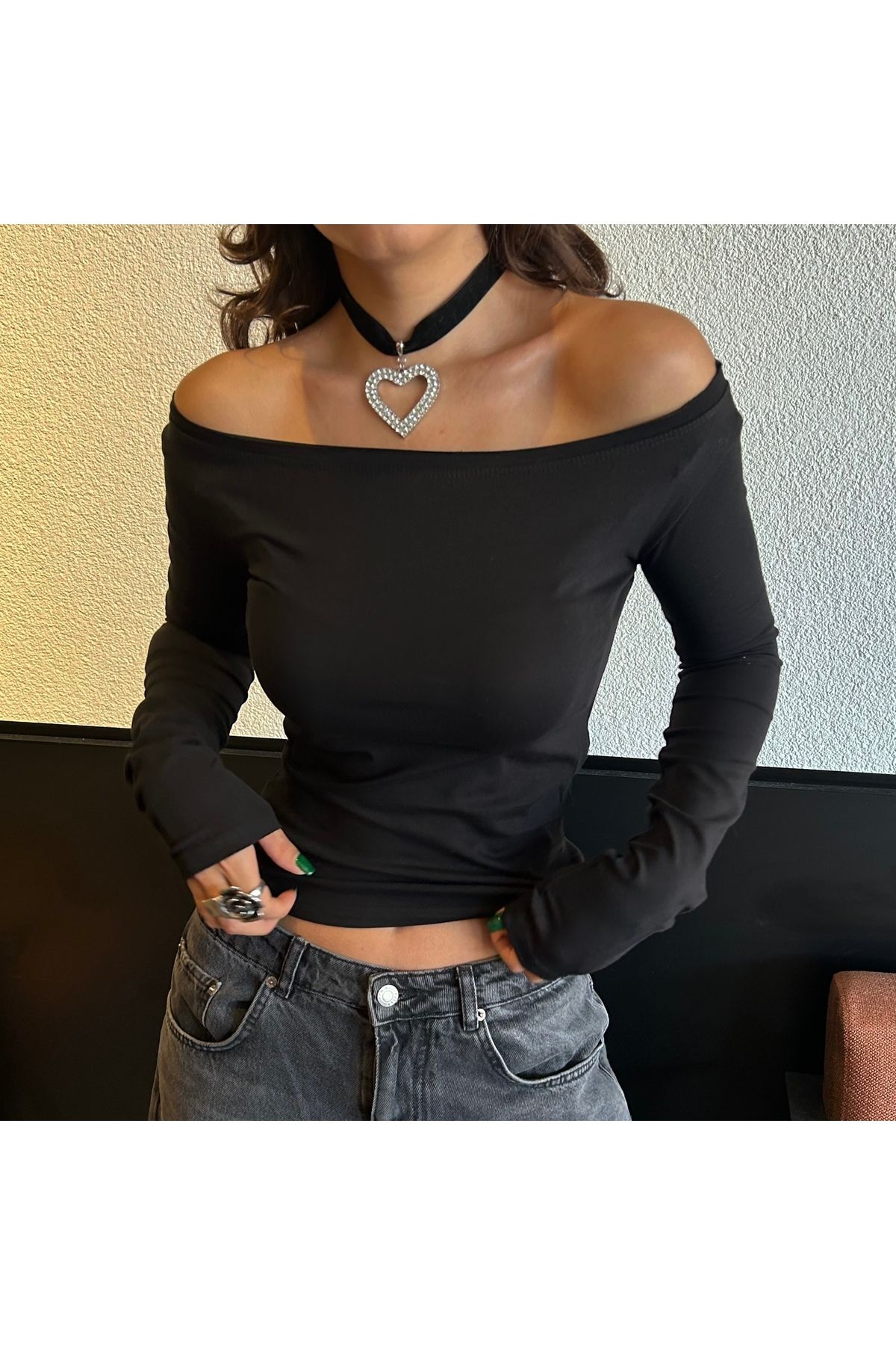 Siyah Madonna Yaka Uzun Kollu Crop Bluz Siyah Madonna Yaka Uzun Kollu Crop Bluz
