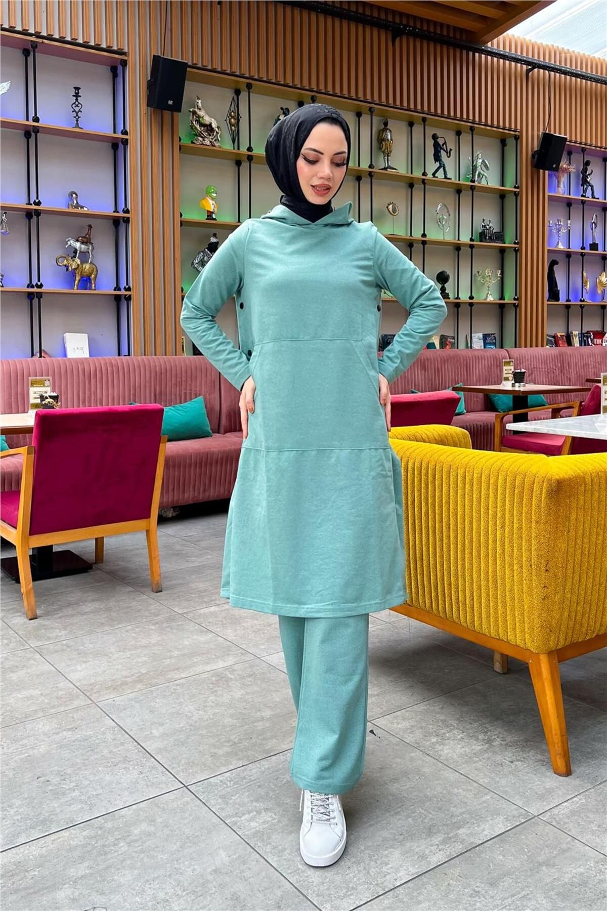 Kapşonlu Yandat Çıtçıtlı Sade Basic Uzun Tunik ve Pantolon İkili Spor Takım - 03071 - Çağla Yeşili Kapşonlu Yandat Çıtçıtlı Sade Basic Uzun Tunik ve Pantolon İkili Spor Takım - 03071 - Çağla Yeşili