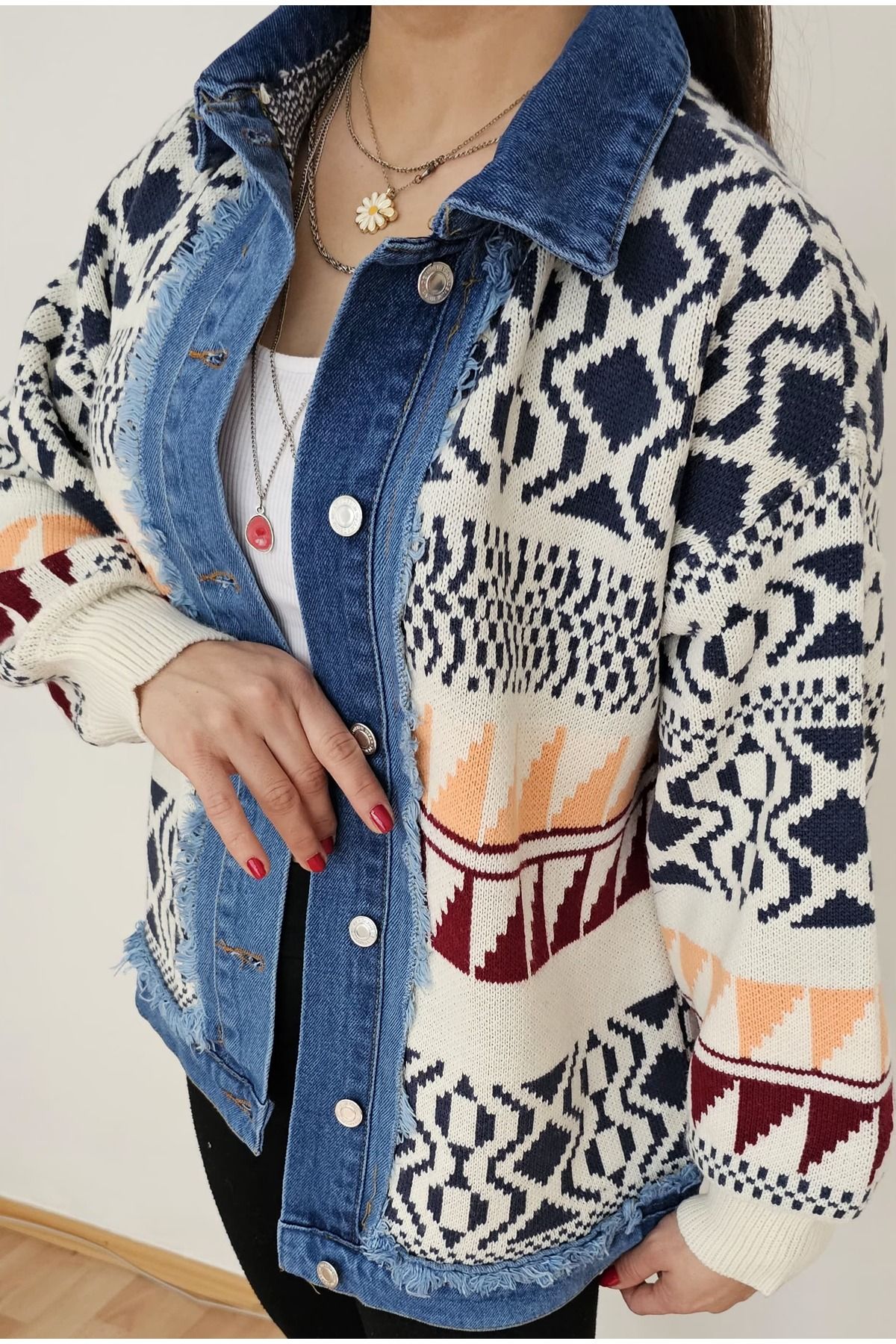 Mix Color Denim Detay Etnik Desen Triko Ceket Mix Color Denim Detay Etnik Desen Triko Ceket