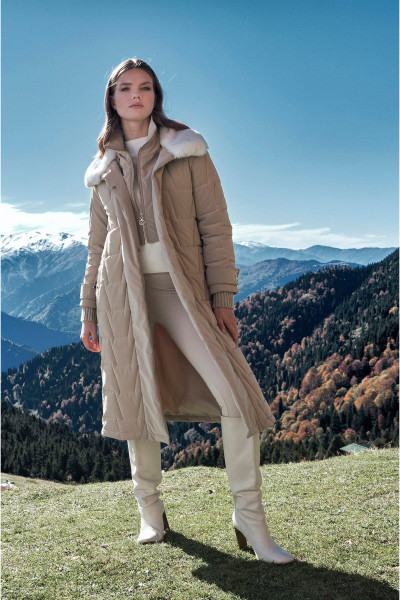 Yakası Kürk Ve Kemer Detaylı Bej Şişme Mont 12764