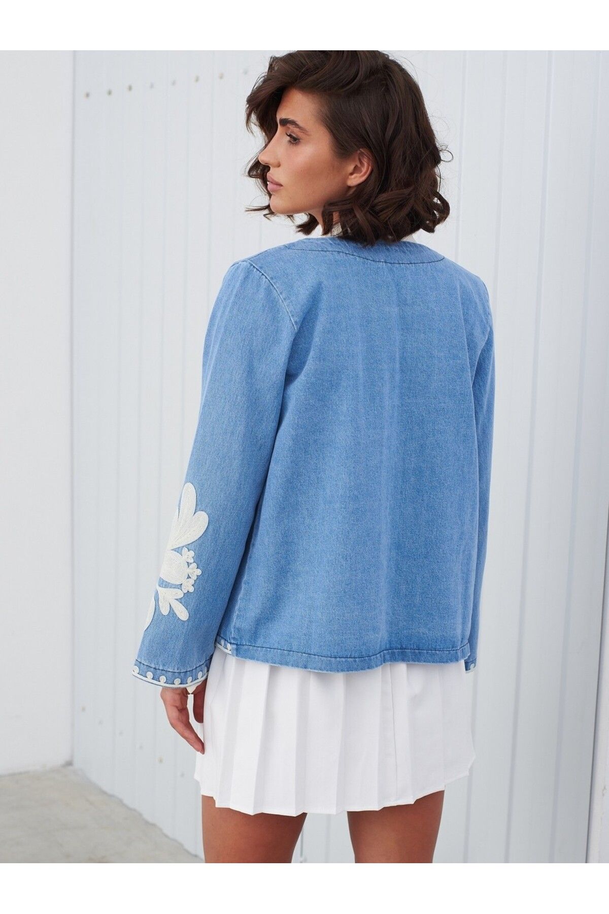 Mavi Nakış Detaylı Vintage Tasarım Kot Jean Ceket Mavi Nakış Detaylı Vintage Tasarım Kot Jean Ceket