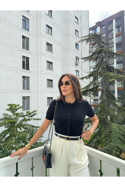 Siyah Bisiklet Yaka Düğmeli Triko Hırka Siyah Bisiklet Yaka Düğmeli Triko Hırka