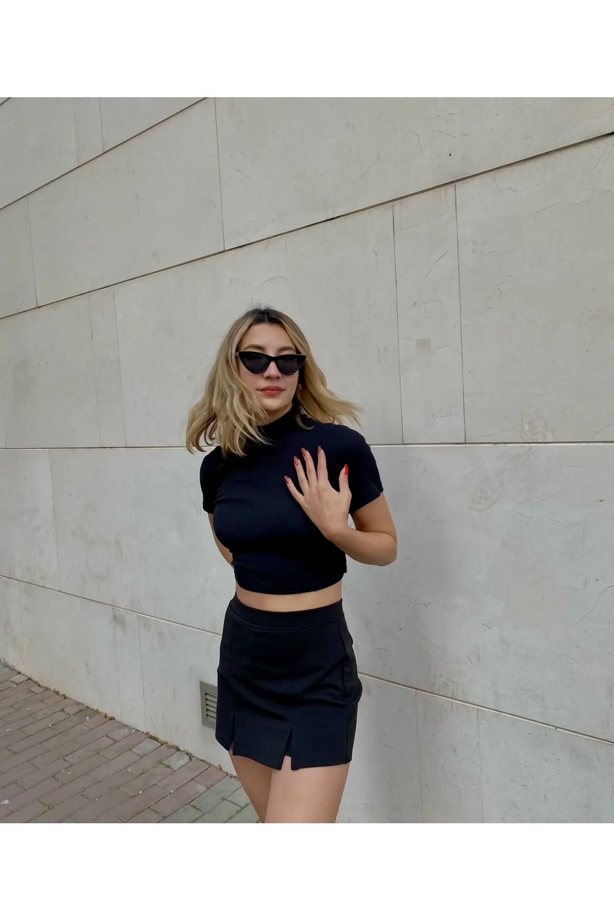 Siyah Çift Yırtmaçlı Şort Etek Siyah Çift Yırtmaçlı Şort Etek