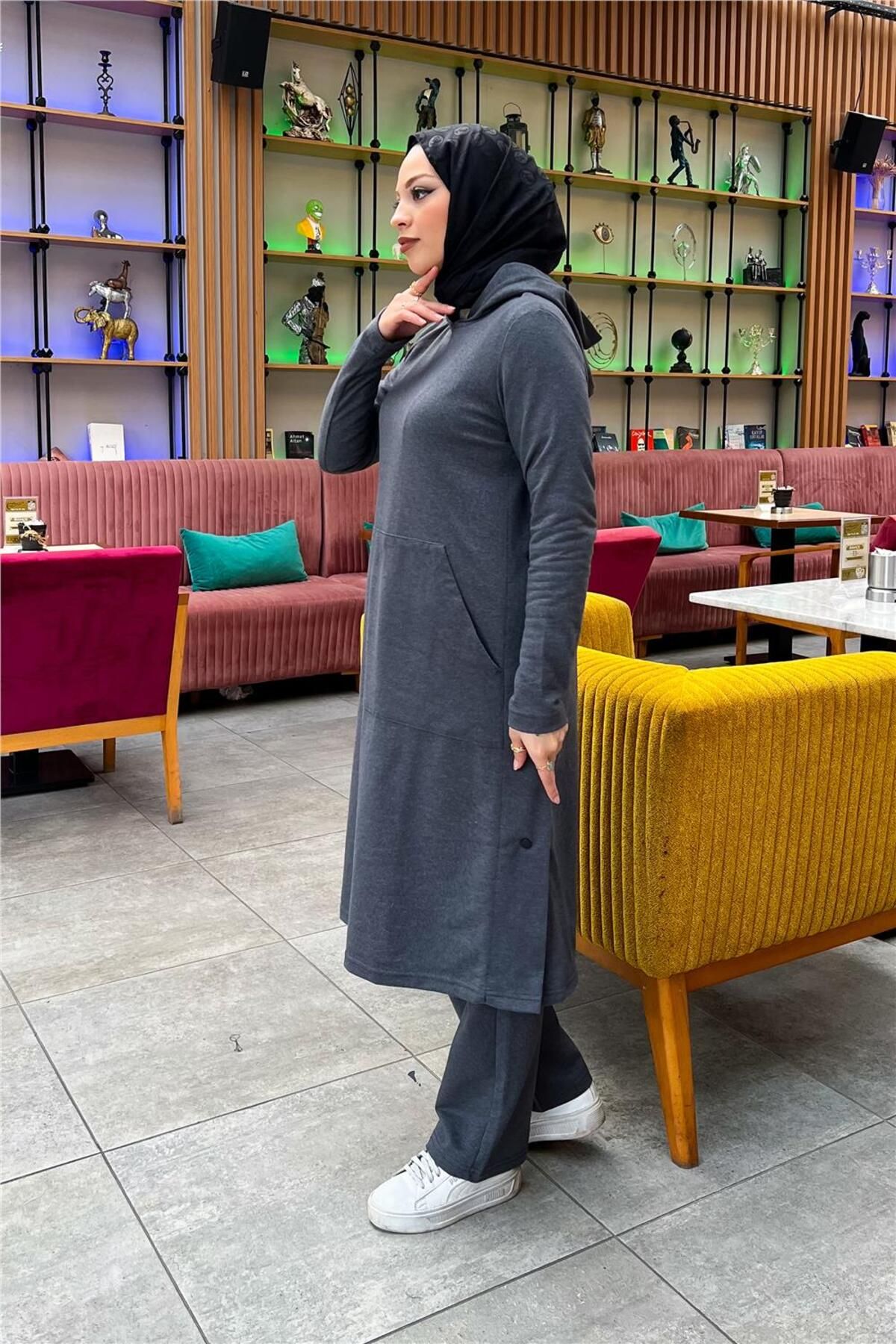 Kapşonlu Yandat Çıtçıtlı Sade Basic Uzun Tunik ve Pantolon İkili Spor Takım - 03071 - Antrasit Kapşonlu Yandat Çıtçıtlı Sade Basic Uzun Tunik ve Pantolon İkili Spor Takım - 03071 - Antrasit