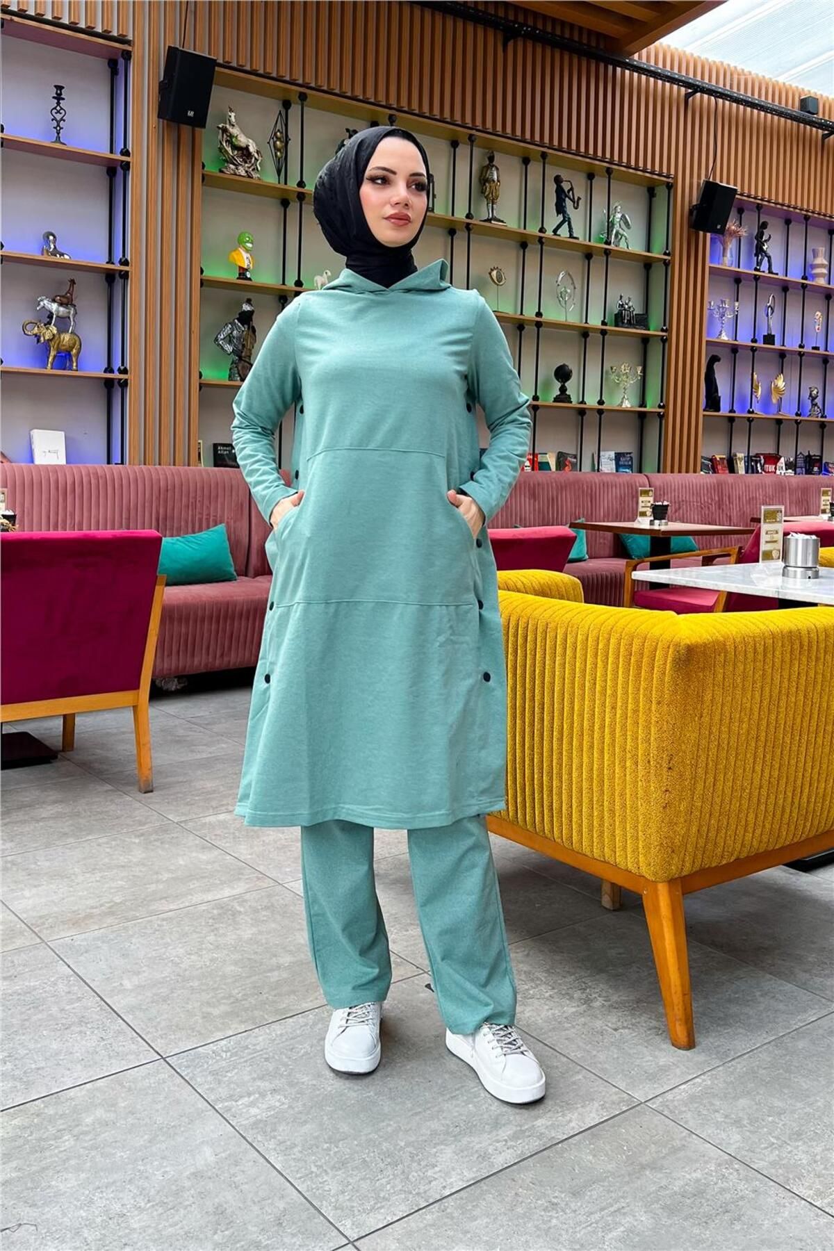 Kapşonlu Yandat Çıtçıtlı Sade Basic Uzun Tunik ve Pantolon İkili Spor Takım - 03071 - Çağla Yeşili Kapşonlu Yandat Çıtçıtlı Sade Basic Uzun Tunik ve Pantolon İkili Spor Takım - 03071 - Çağla Yeşili