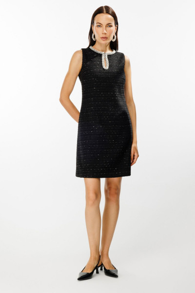 Yakası Boncuklu Taşlı Midi Boy Elbise Yakası Boncuklu Taşlı Midi Boy Elbise