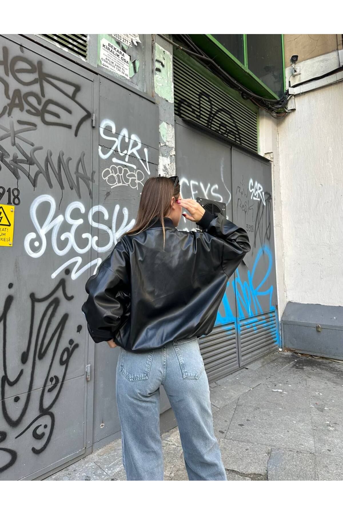 Unisex Deri Oversize Baskılı Motorcu Ceketi Unisex Deri Oversize Baskılı Motorcu Ceketi